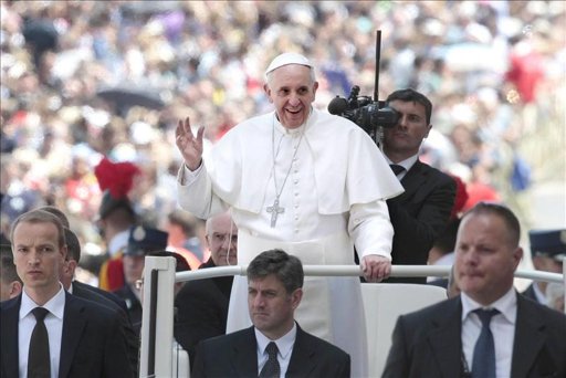 El Vaticano asegura que el papa no realizó un exorcismo sino que sólo rezó por un enfermo