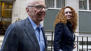 Rupert Murdoch y rebekah Brooks en Londres